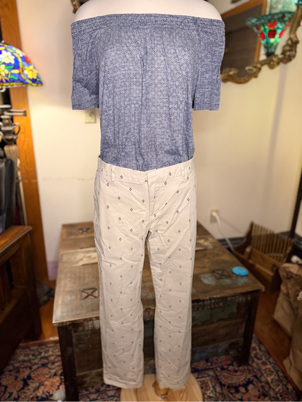 Everyday Outfit-Knit top w/Stretch neckline w/Printed Khaki Pant